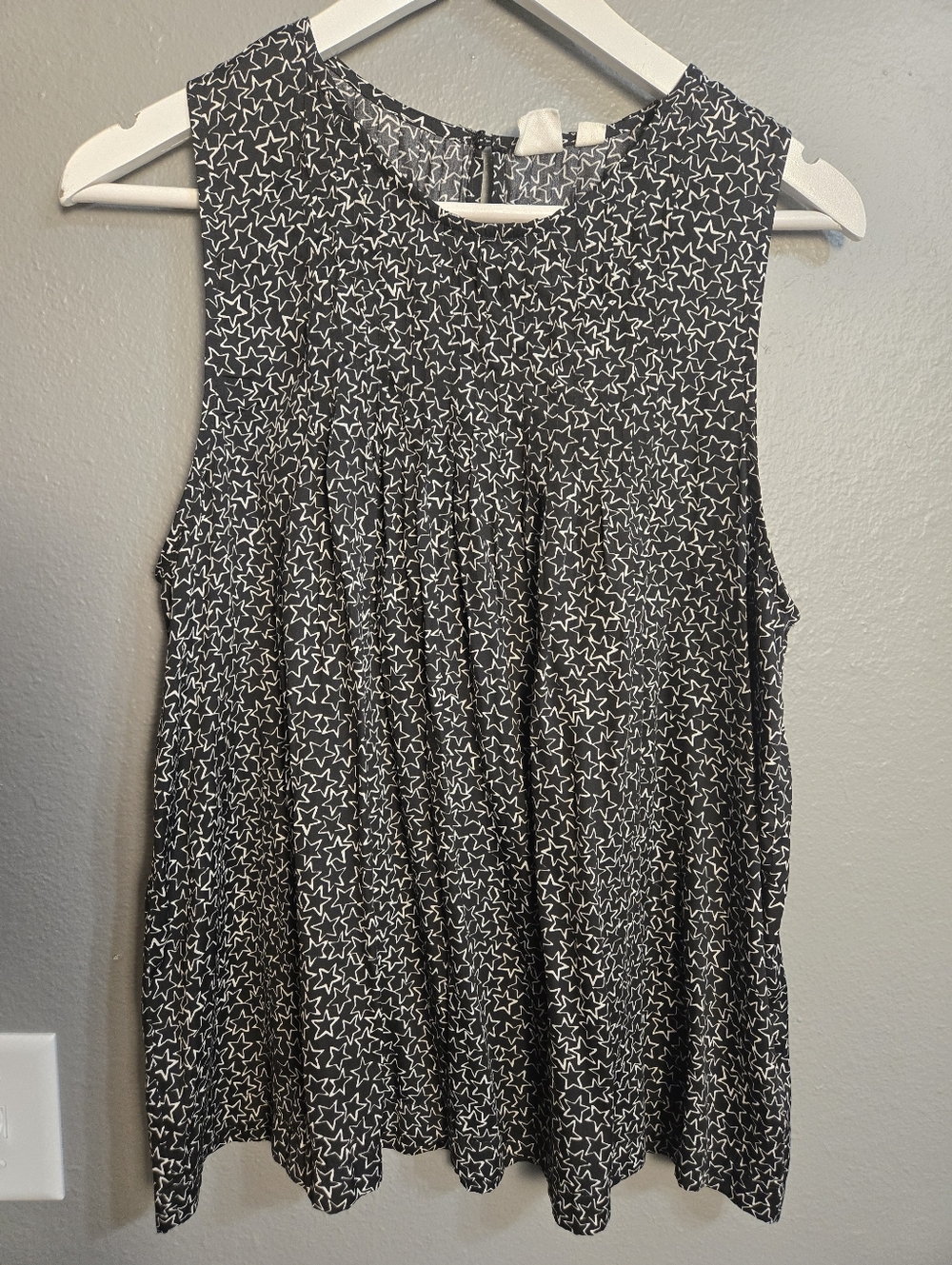 SUMMER SALE! $5 Gap Pintuck Tank Star Print Size Large - Picture 2 of 15
